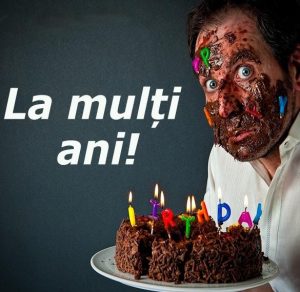 Скачать бесплатно Открытка с днем рождения на румынском на сайте WishesCards.ru